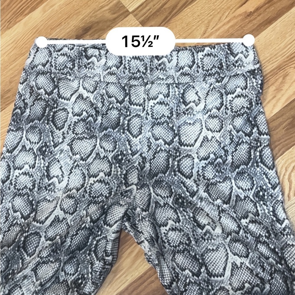 Vocal Apparel Knit Leggings with Snakeskin pattern, crystal and lace. - Picture 13 of 14
